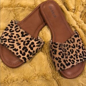 Leopard slide sandals